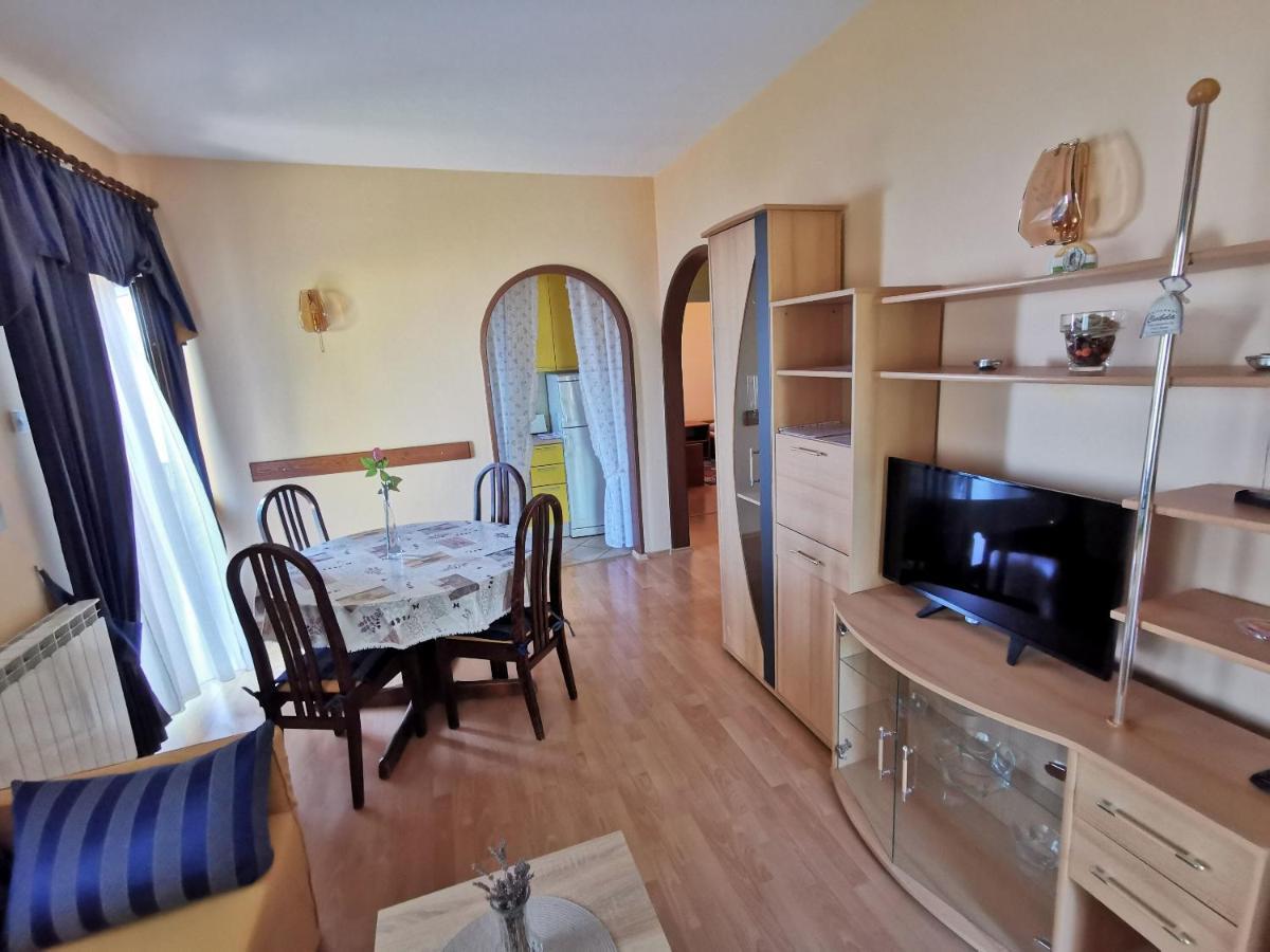 Apartment Delost Lovran Bagian luar foto