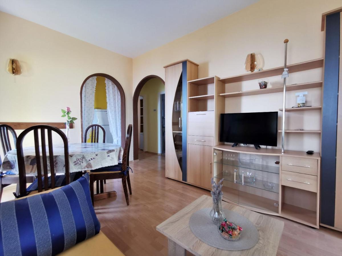 Apartment Delost Lovran Bagian luar foto