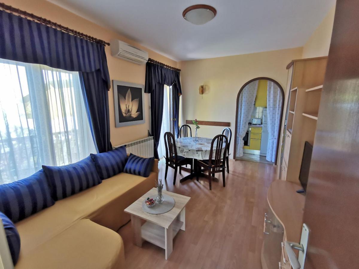 Apartment Delost Lovran Bagian luar foto