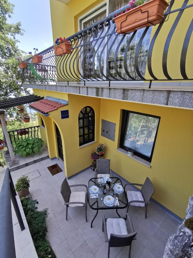Apartment Delost Lovran Bagian luar foto